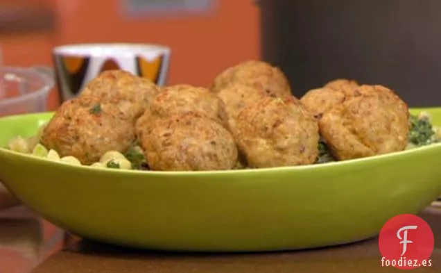 Macarrones Florentinos con Queso y Albóndigas de Salchicha de Pollo Asado