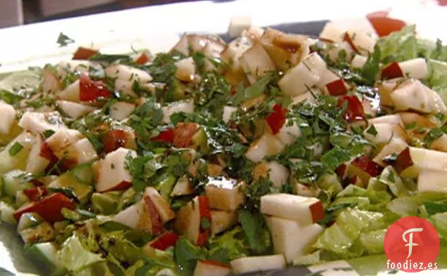 Ensalada de Pera y Pepino con Balsámico y Queso Romano Afeitado