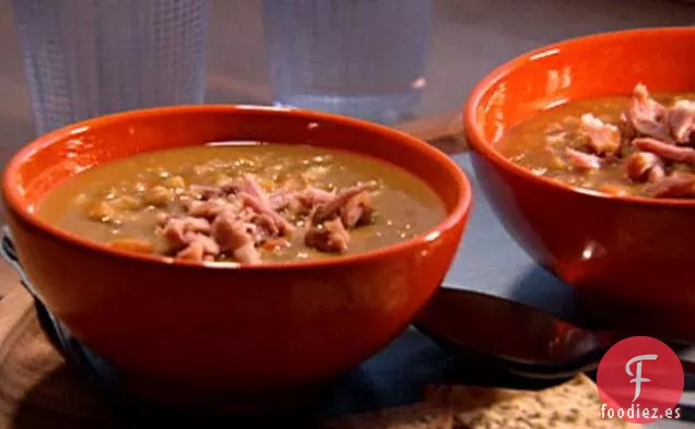Sopa de Guisantes Partidos con Corvejones de Jamón