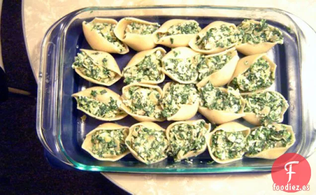 Conchas Rellenas De Espinaca, Alcachofa Y Queso Feta