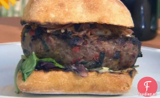 Hamburguesas Florentinas Feta con Jamón Frizz sobre Rollos de Chapata Tostados con Parmesano