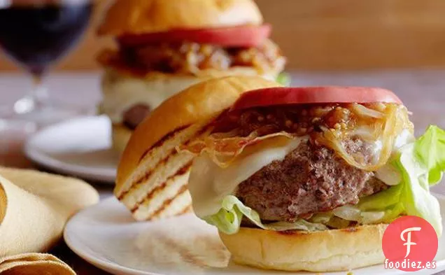 Hamburguesa con Taleggio, Panceta y Salsa de Cebolla y Mostaza