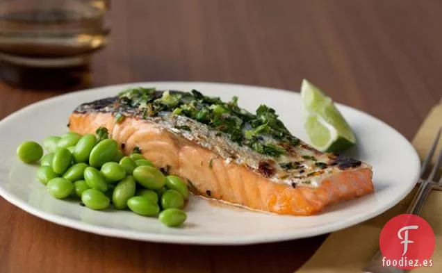 Salmón a la Parrilla con Miel de Soja y Edamame