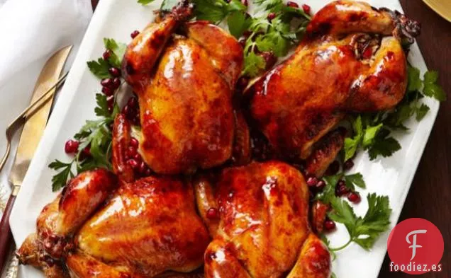 Gallinas De Cornualles Glaseadas Con Relleno De Arroz Con Granada