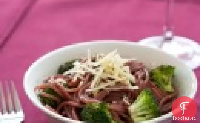 Espaguetis De vino tinto Con Brócoli