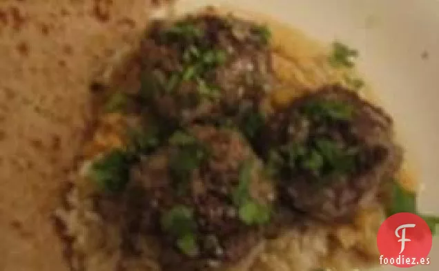 Albóndigas pakistaníes con salsa (Koftay)