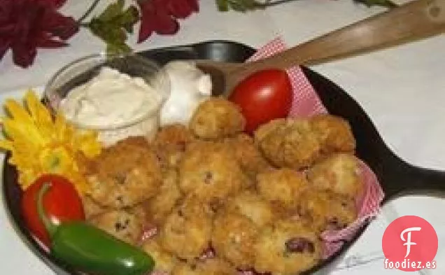 Frijoles Rojos Criollos y Buñuelos de Arroz