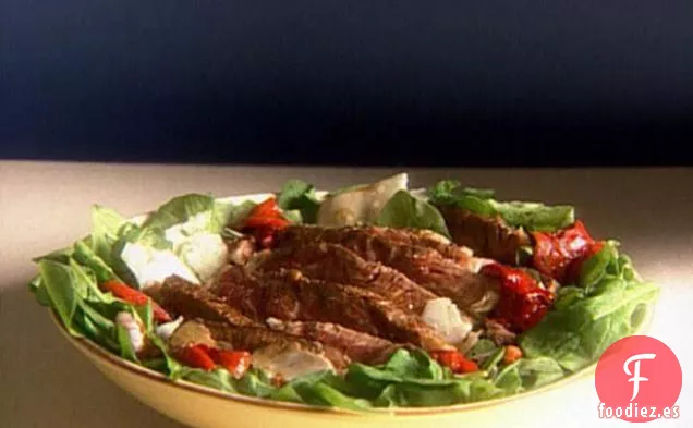Filete de Costilla a la Brasa con Rúcula y Ensalada de Pimiento Asado