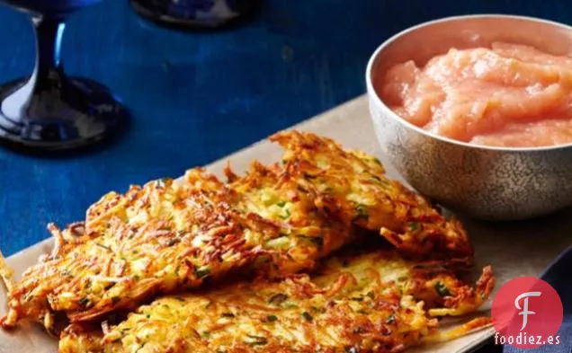 Latkes De Chirivía Y Patata Con Puré De Manzana Con Canela