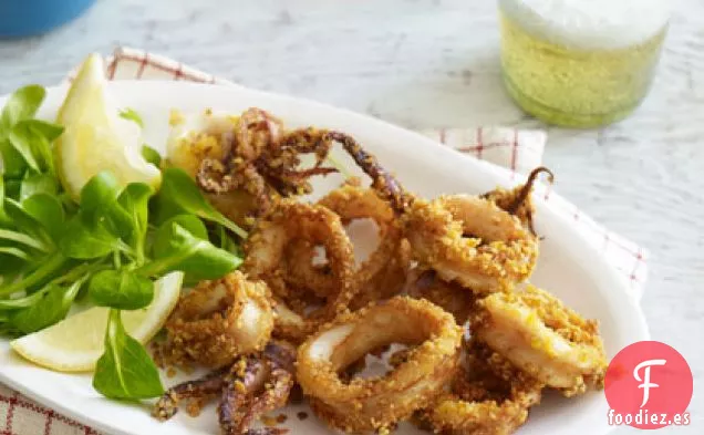 Calamares Con Costra De Chip De Tortilla Con Salsa De Chile y Yogur