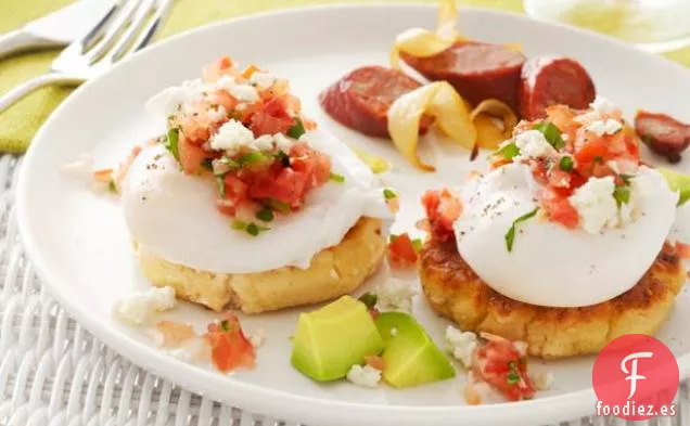 Pasteles de Maíz de Masa con Huevos Escalfados