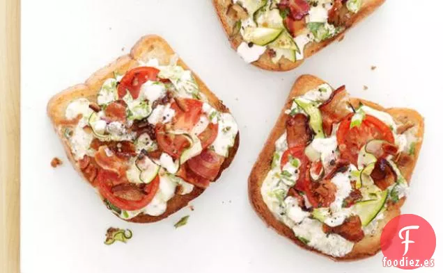 Tostadas de Queso con Tomate y Tocino