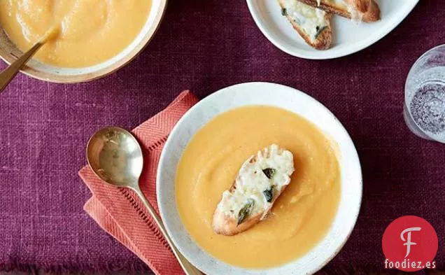 Sopa de Calabaza con Queso Fontina Crostini