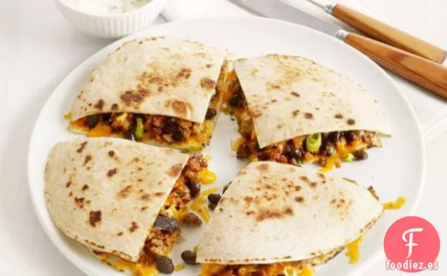 Quesadillas de Pastel de Carne con Crema de Cilantro