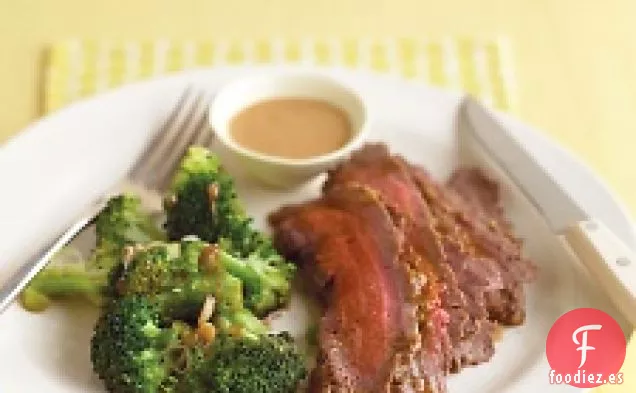 Bistec Con Salsa De Maní Y Brócoli