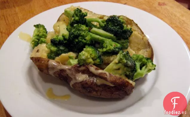 Cena de esta noche: Papas al Horno con Brócoli y Queso Cheddar