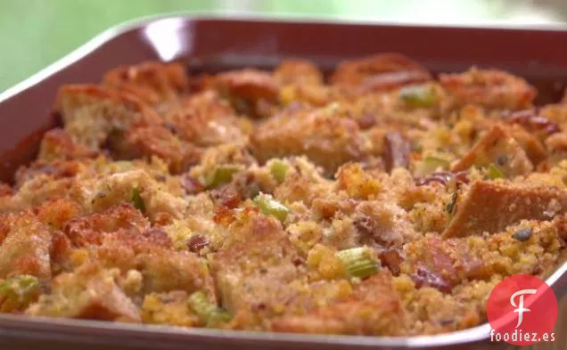 Aderezo de Pan de Maíz Campestre con Pacanas