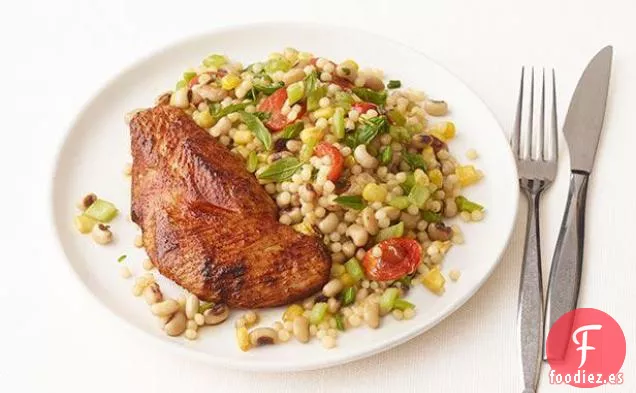 Chuletas De Pavo Frotadas Con Chile Con Guisantes De Ojos Negros