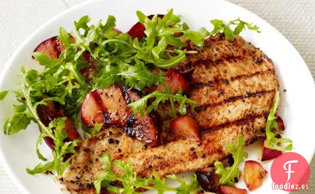 Chuletas De Pavo Con Ensalada De Ciruelas