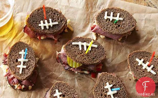 Sándwiches de Dedo de Fútbol Pastrami