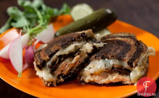 Noche de Sándwiches: El Pollo en Rodajas y Rachael de Champiñones