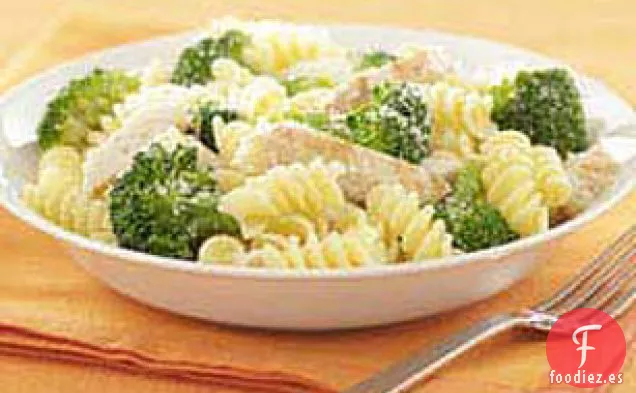 Pasta de Parmesano de 15 Minutos con Pollo y Brócoli