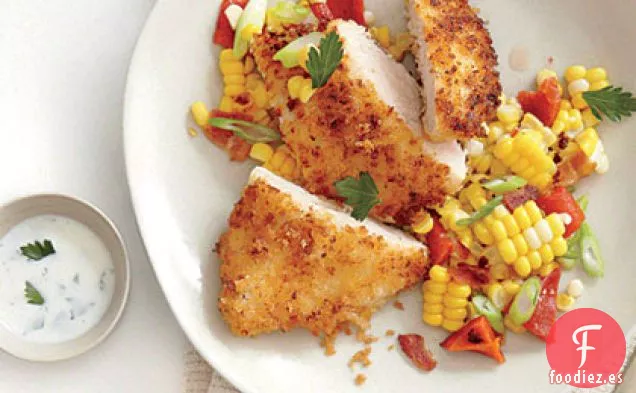 Pollo con Costra de Panko con Hachís de Maíz Asado y Aderezo de Suero de Mantequilla