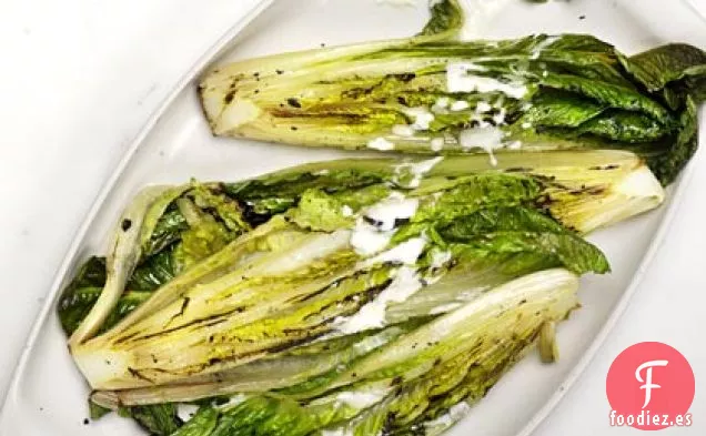 Romaine a la Parrilla con Aderezo de Yogur con Limón y Pimienta