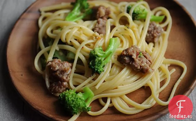 Linguini Con Salchicha Y Brócoli