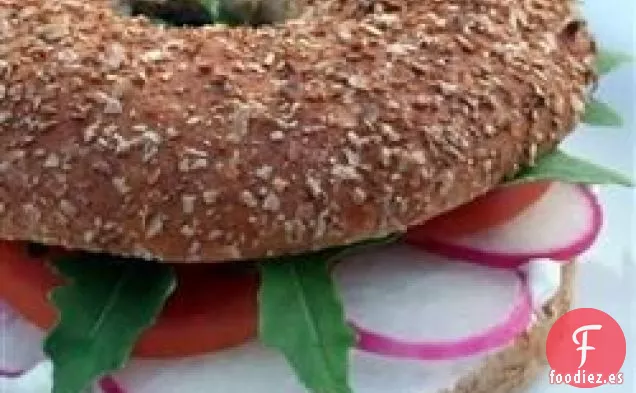 Sandwich de Bagel de Verduras de Primavera