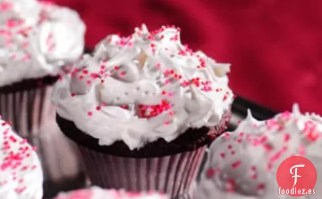 Cupcakes de Terciopelo Rojo con Glaseado de Merengue Esponjoso