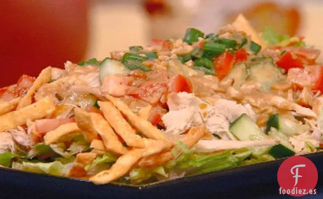 Ensalada de Pollo Tailandés con Cacahuetes y Lima
