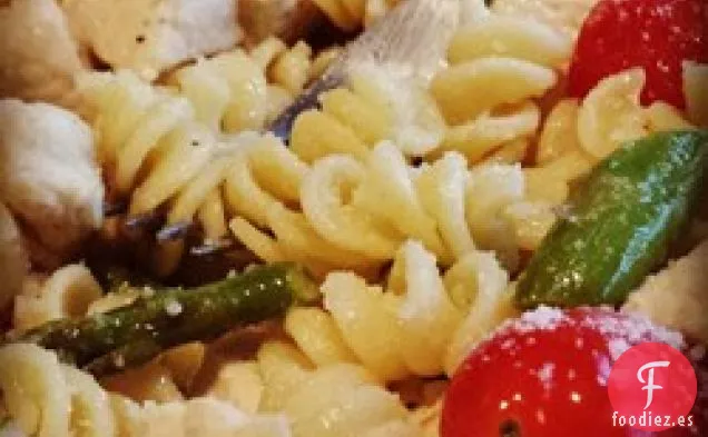 Pollo y Espárragos con Pasta Penne