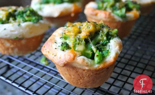 Receta de Muffins de Galletas de Queso Cheddar de Brócoli