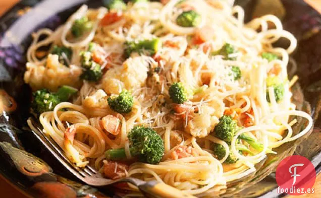 Pasta con Brócoli y Coliflor en Salsa de Mostaza