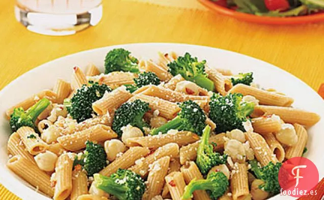 Penne de Trigo Integral con Brócoli y Garbanzos