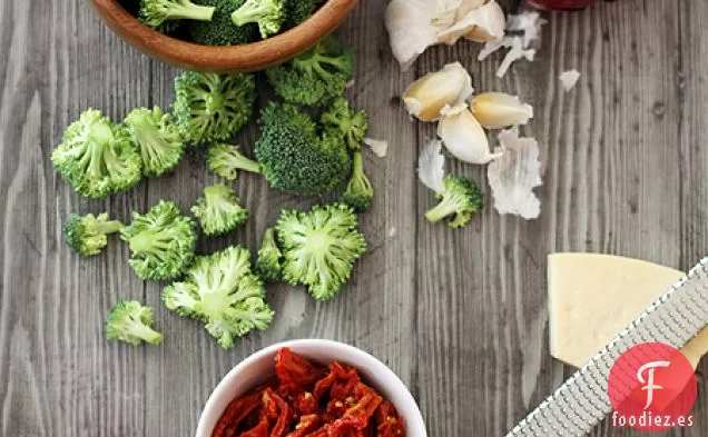 Pajarita Picante Con Brócoli Y Salchicha