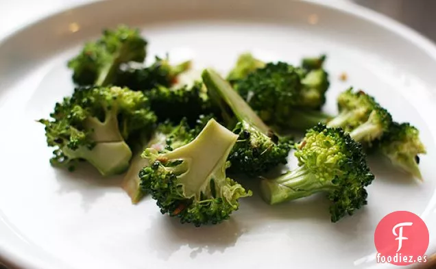 Ensalada de Brócoli curado con ajo y sésamo