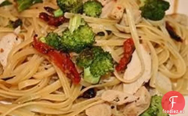 Linguini con Pollo y Verduras en Salsa de Crema