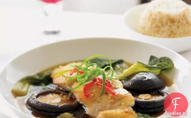 Mero Estofado con Jengibre, Champiñones Shiitake y Chiles
