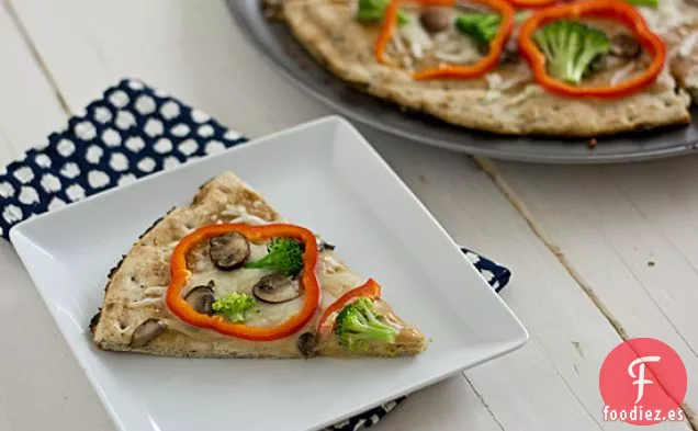Pizza Tailandesa Con Brócoli, Champiñones y Pimientos Rojos
