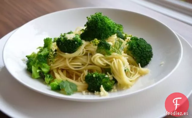 Pasta De Pelo De Ángel Con Árboles Y Queso