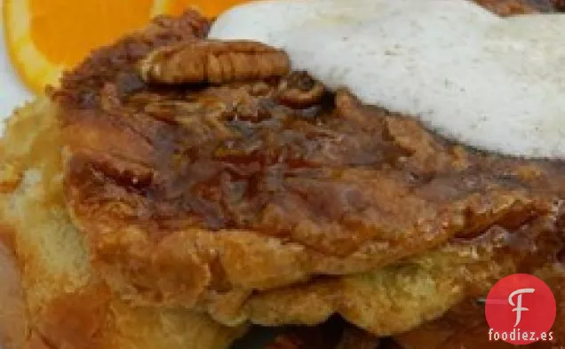 Almíbar en la Cazuela de Tostadas Francesas de fondo