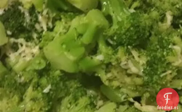 Brócoli con Mantequilla de Semilla de Amapola y Queso Parmesano