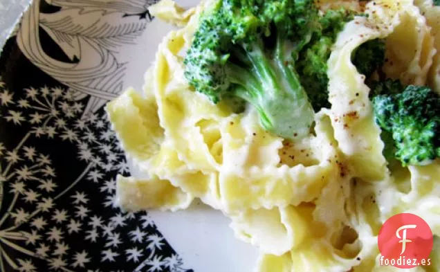 Fettuccini Alfredo Con Brócoli