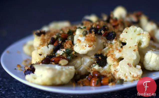 Coliflor Con Almendras, Pasas Y Alcaparras