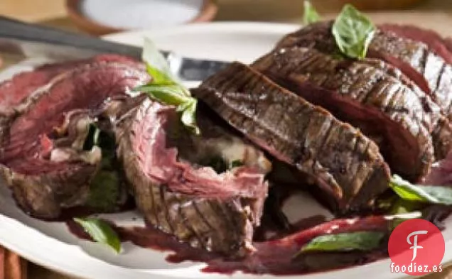 Bistec de Flanco Marinado con Vino Tinto Relleno de Jamón, Fontina y Albahaca con Reducción de Cabernet-Chalota