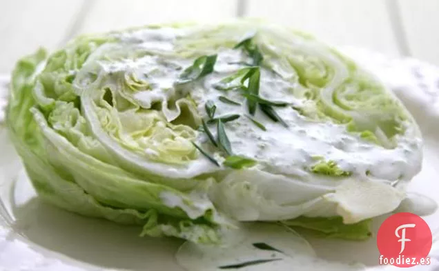Ensalada Iceberg con Aderezo Ranch de Suero de Mantequilla