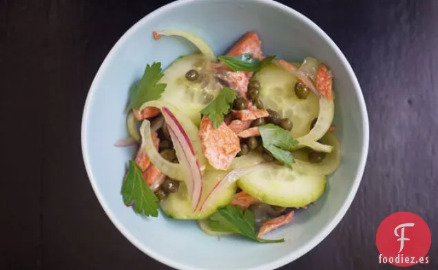 Ensalada De Pepino Con Salmón Escalfado