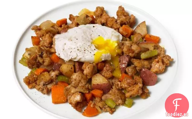 Hachís De Granja Con Huevos Escalfados En Olla